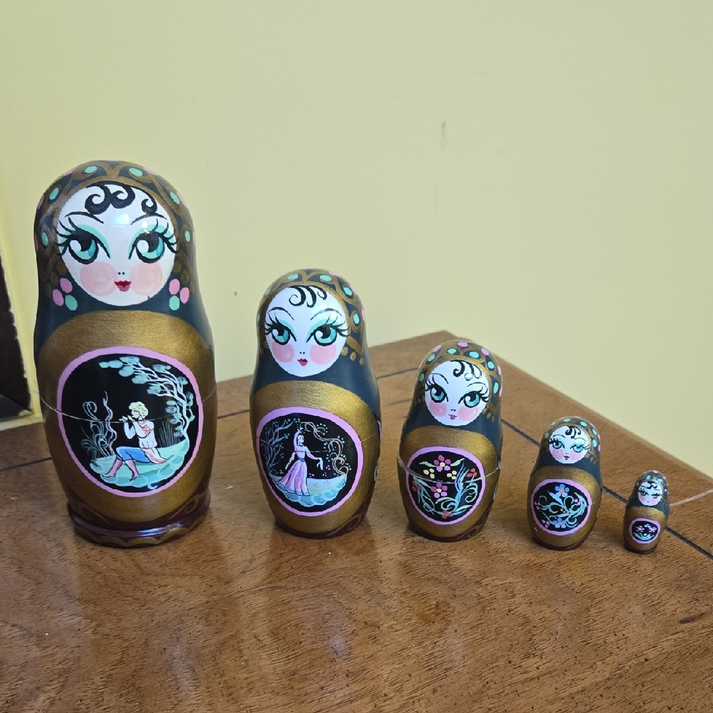 Colorful Russian Nesting Dolls 6"